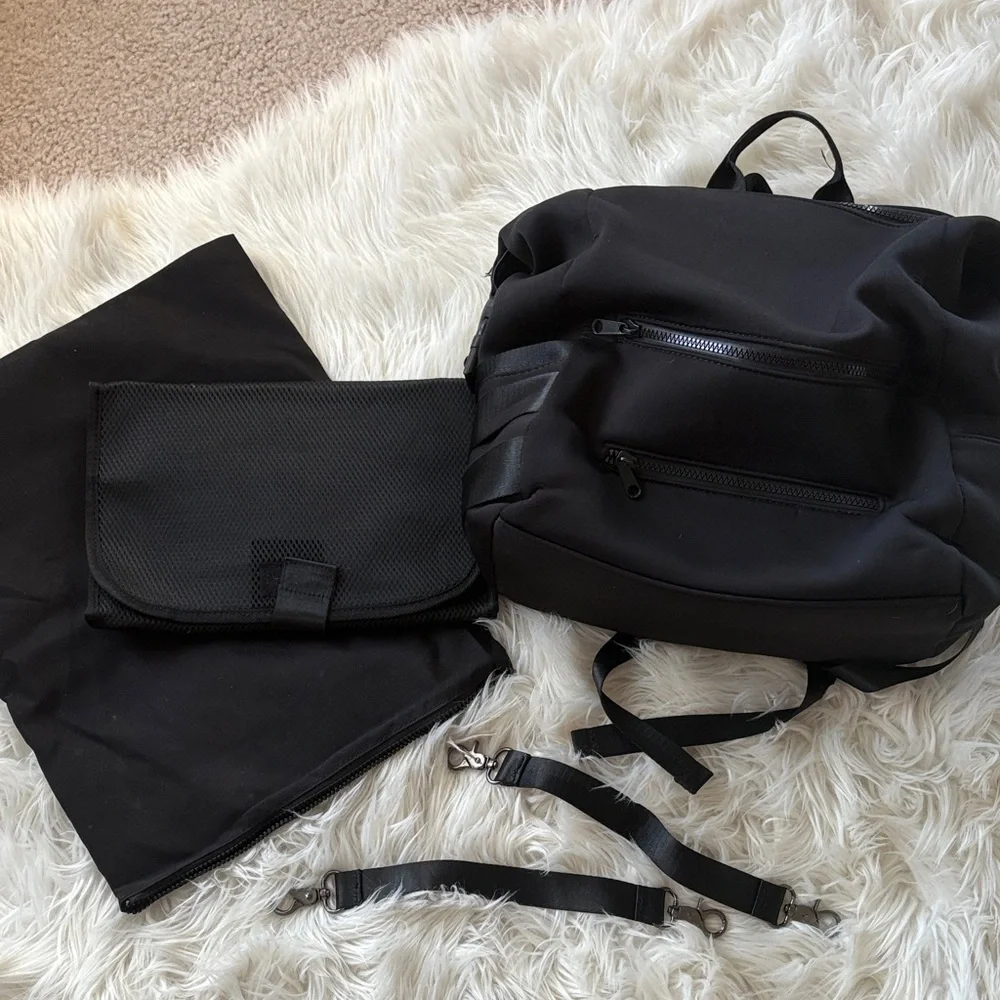 The best diaper bag! Neoprene black! Like new
